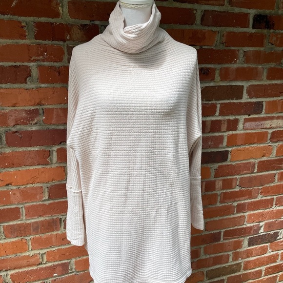 We the Free Ivory Turtleneck Slouch Long Ottoman Sweater Sz Small S - Picture 11 of 15